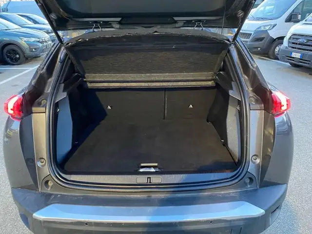 Peugeot 2008 view 9