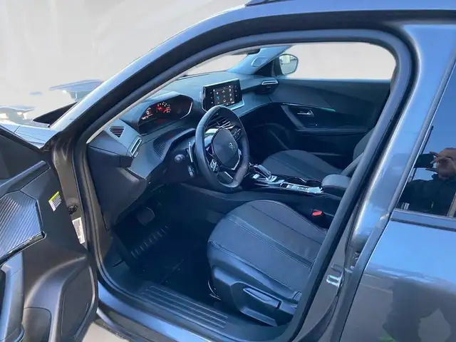 Peugeot 2008 view 7