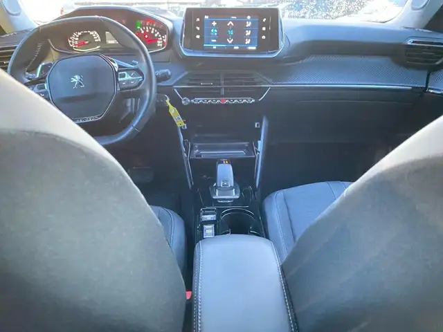 Peugeot 2008 view 11