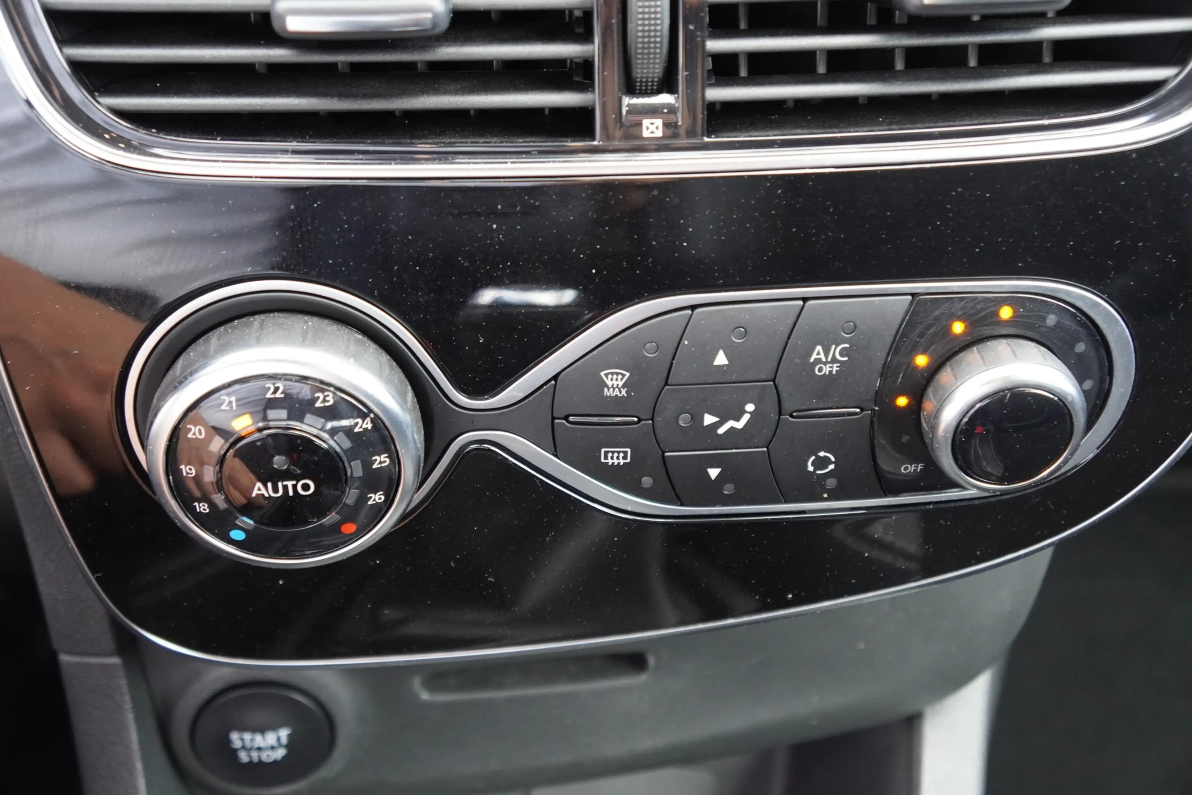 Renault Clio Grandtour 0.9 TCE Limited LED Navi Tempomat — photo 19