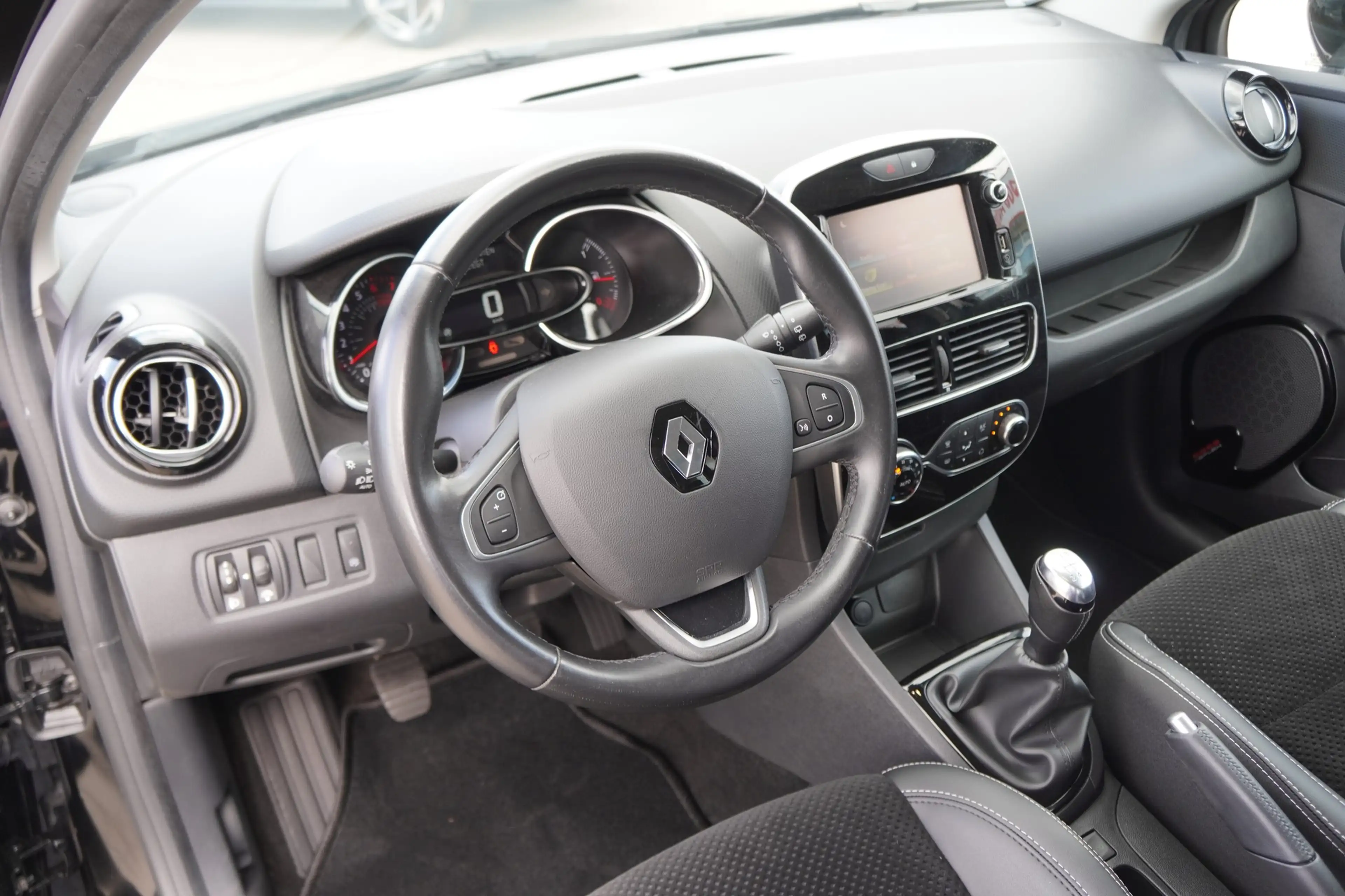 Renault Clio Grandtour 0.9 TCE Limited LED Navi Tempomat — photo 12