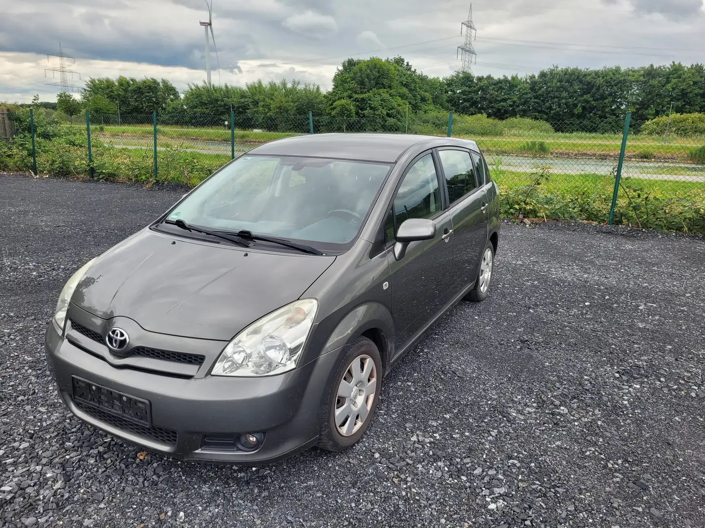 Toyota Corolla Verso 1.8 7Sitze Grau - 1