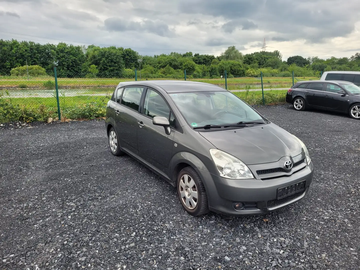 Toyota Corolla Verso 1.8 7Sitze Grau - 2