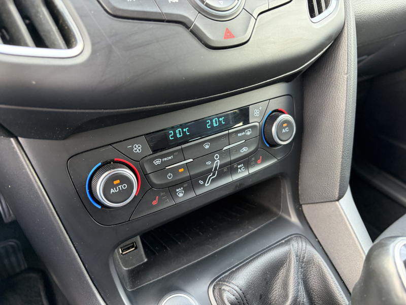 Ford Focus 1.0 Titanium Edition / ST-LINE / AIRCO / 136dkm! — photo 8
