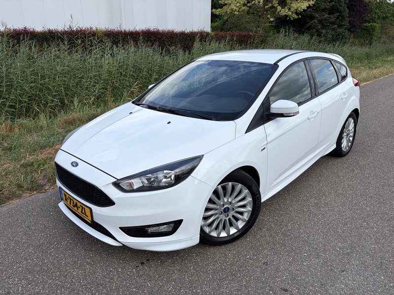 Ford Focus 1.0 Titanium Edition / ST-LINE / AIRCO / 136dkm! — photo 2