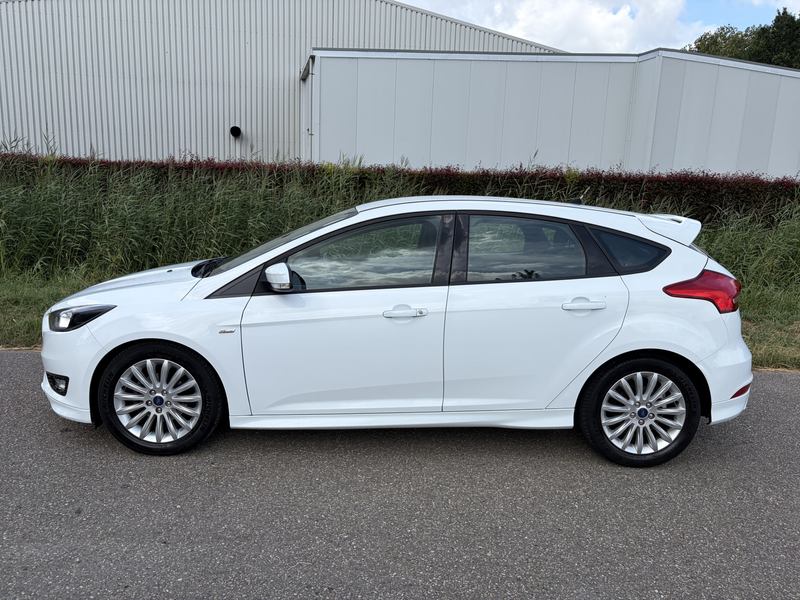 Ford Focus 1.0 Titanium Edition / ST-LINE / AIRCO / 136dkm! — photo 14