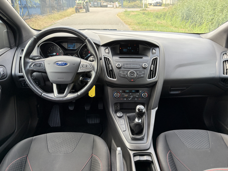 Ford Focus 1.0 Titanium Edition / ST-LINE / AIRCO / 136dkm! — photo 3