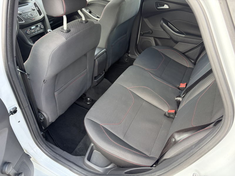Ford Focus 1.0 Titanium Edition / ST-LINE / AIRCO / 136dkm! — photo 4