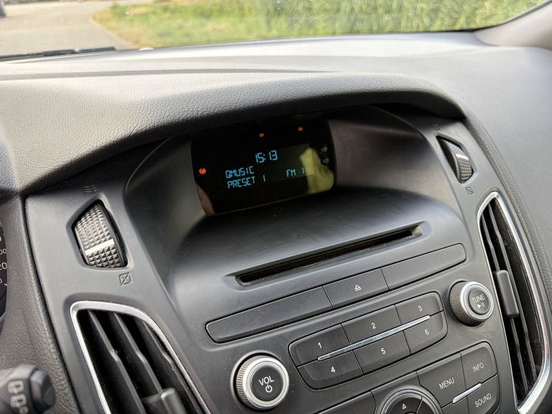 Ford Focus 1.0 Titanium Edition / ST-LINE / AIRCO / 136dkm! — photo 9