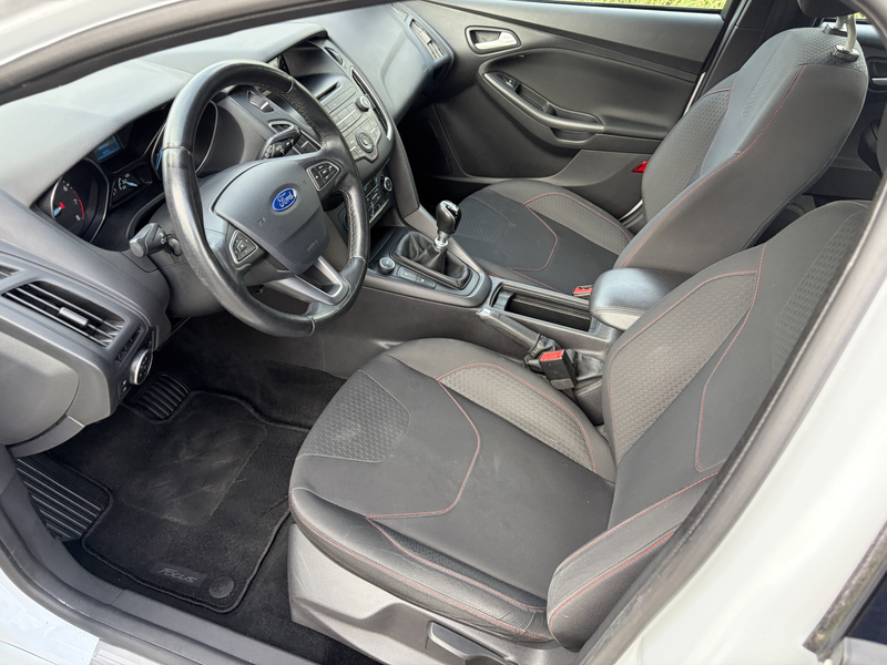 Ford Focus 1.0 Titanium Edition / ST-LINE / AIRCO / 136dkm! — photo 5