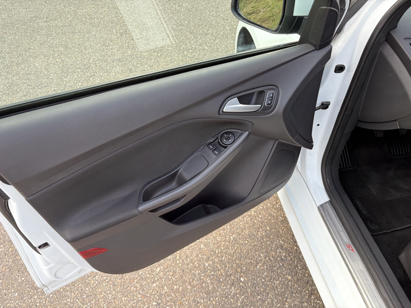 Ford Focus 1.0 Titanium Edition / ST-LINE / AIRCO / 136dkm! — photo 6
