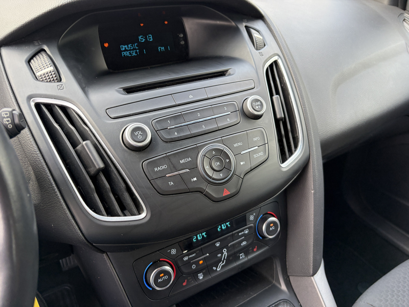 Ford Focus 1.0 Titanium Edition / ST-LINE / AIRCO / 136dkm! — photo 10