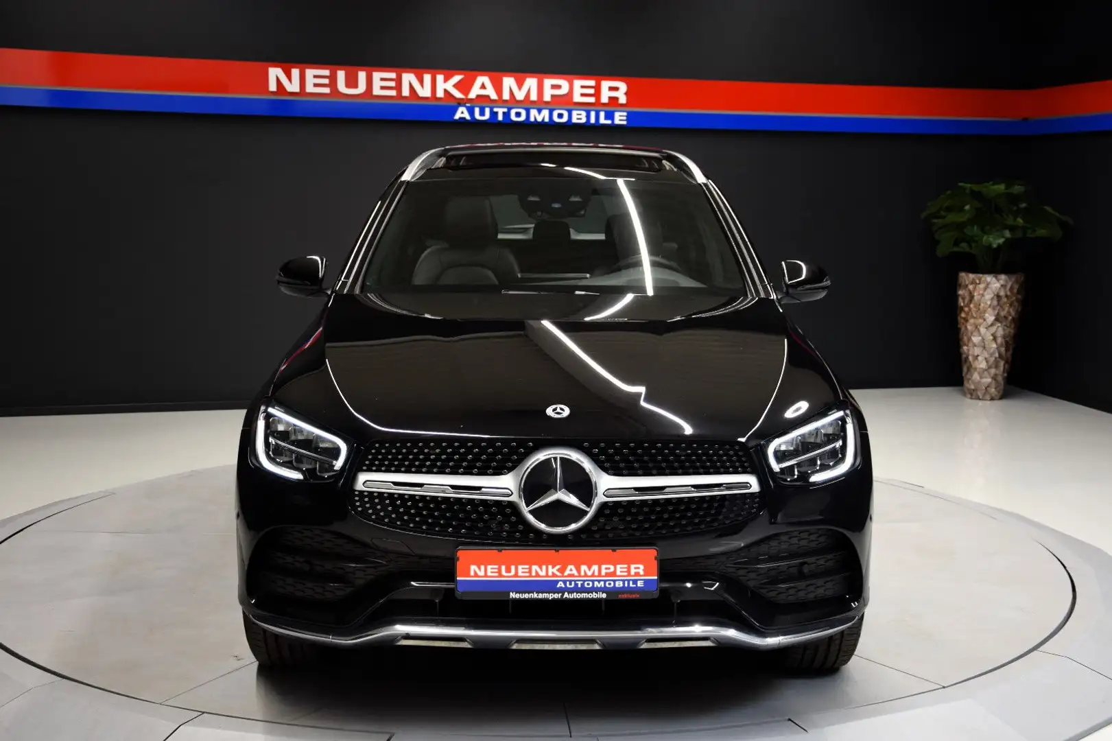 Mercedes-Benz GLC 220 d 4Matic AMG Pano HuD Leder ACC Kamera Schwarz - 2