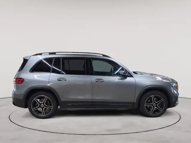 Mercedes-Benz GLB view 3