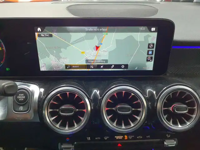 Mercedes-Benz GLB view 12