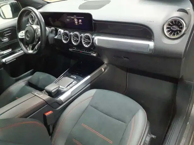 Mercedes-Benz GLB view 9