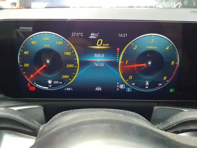 Mercedes-Benz GLB view 11
