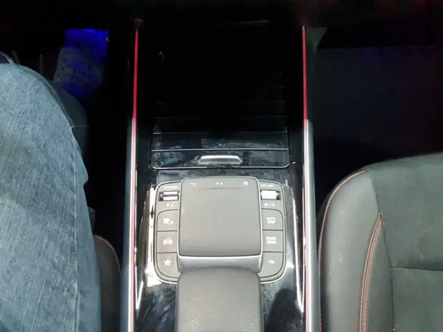 Mercedes-Benz GLB view 10