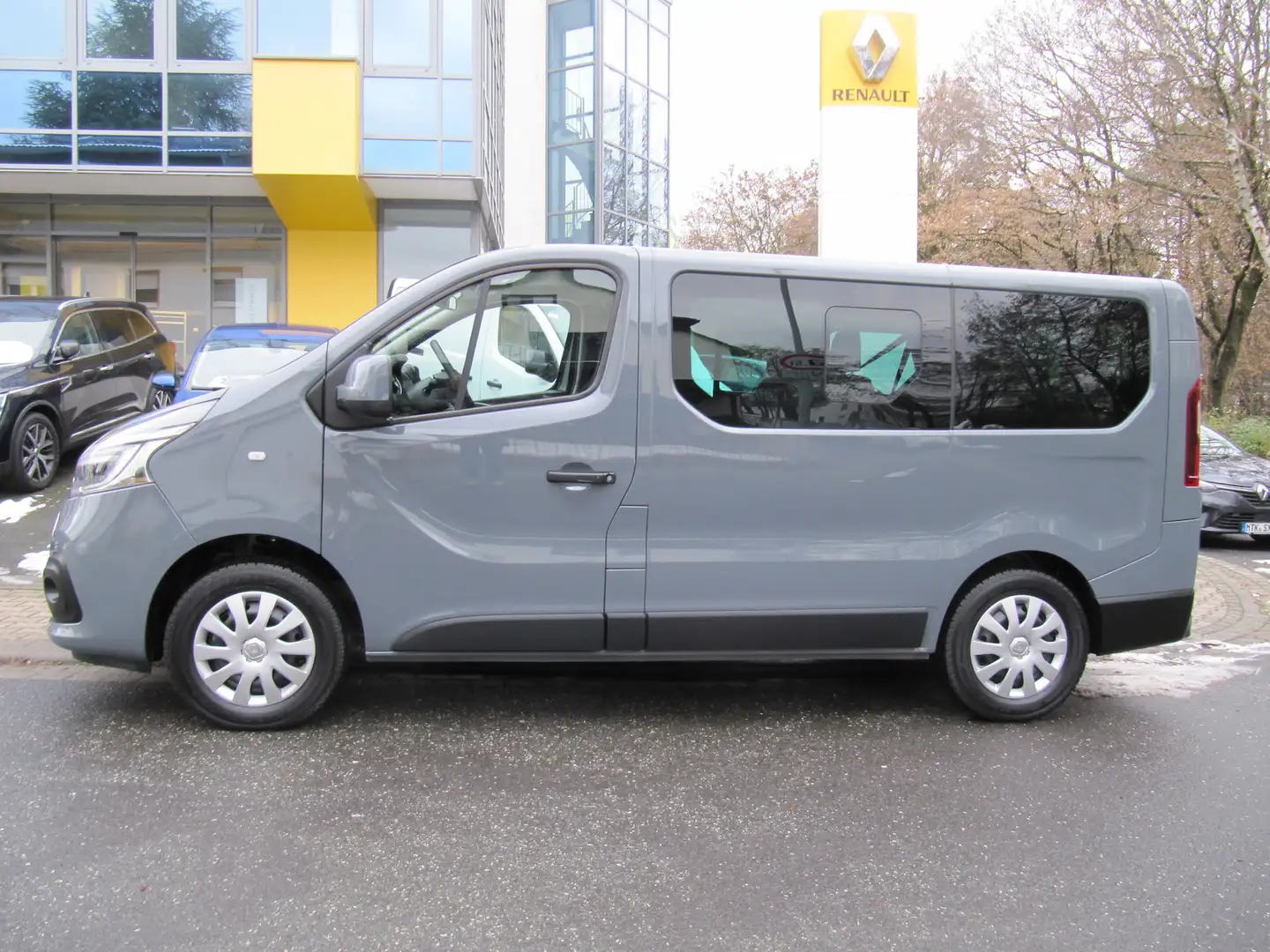 Renault Trafic Combi 2,8t Autom+Insp + 29350.- NETTO + Szary - 2