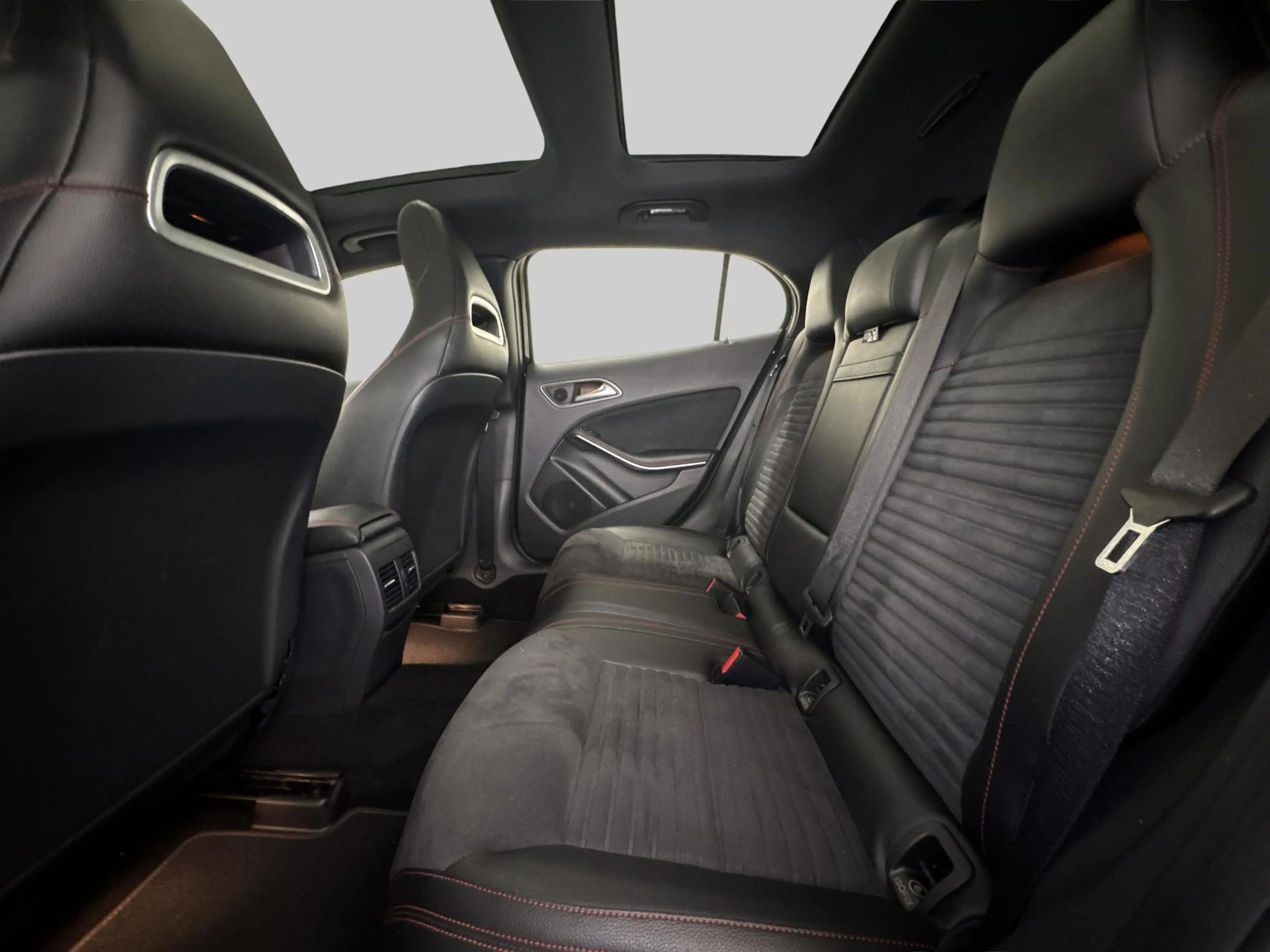 Mercedes-Benz GLA 250 4Matic Edition 1 | Achteruitrijcamera | Navigaties — photo 6