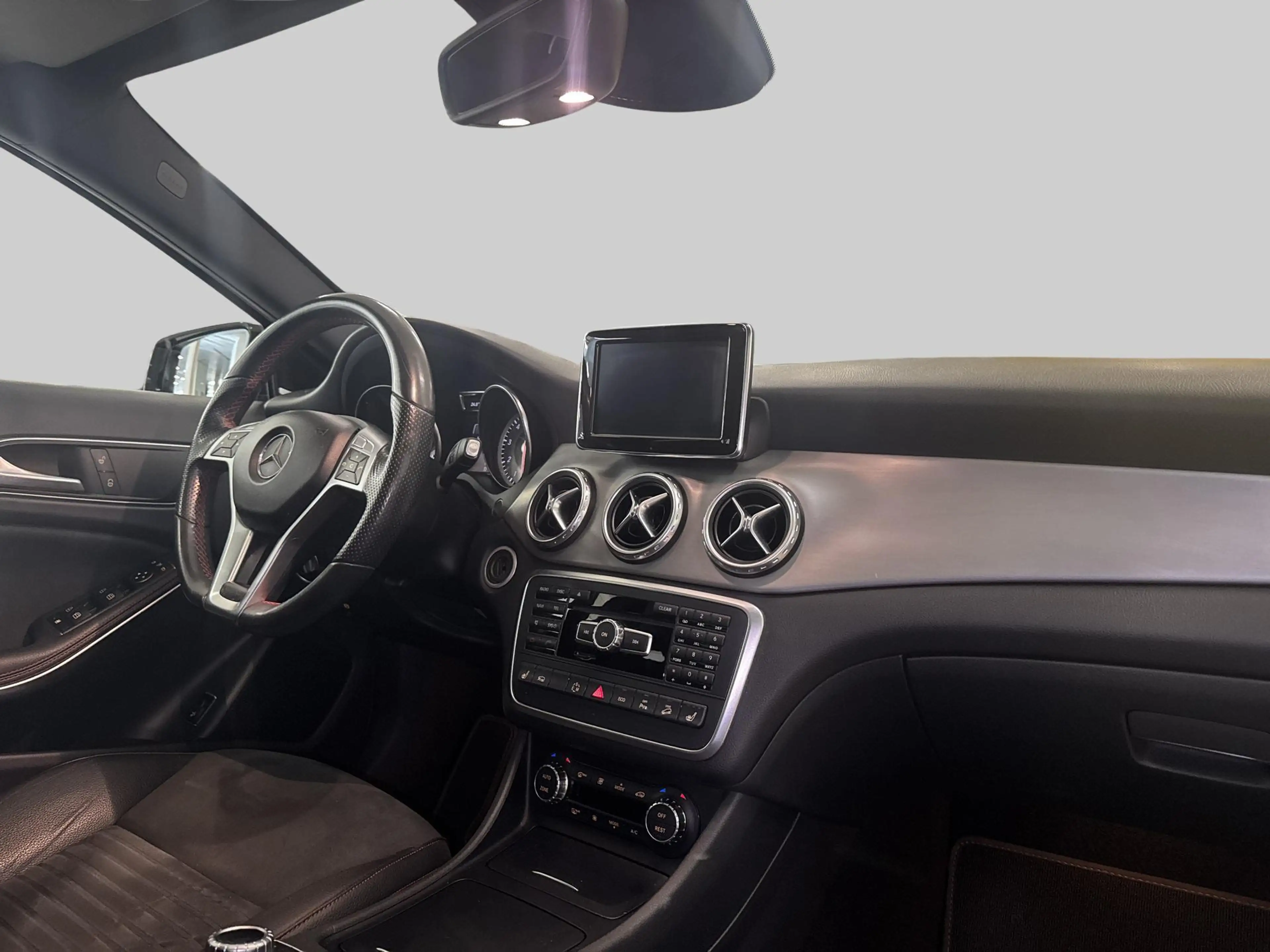 Mercedes-Benz GLA 250 4Matic Edition 1 | Achteruitrijcamera | Navigaties — photo 13