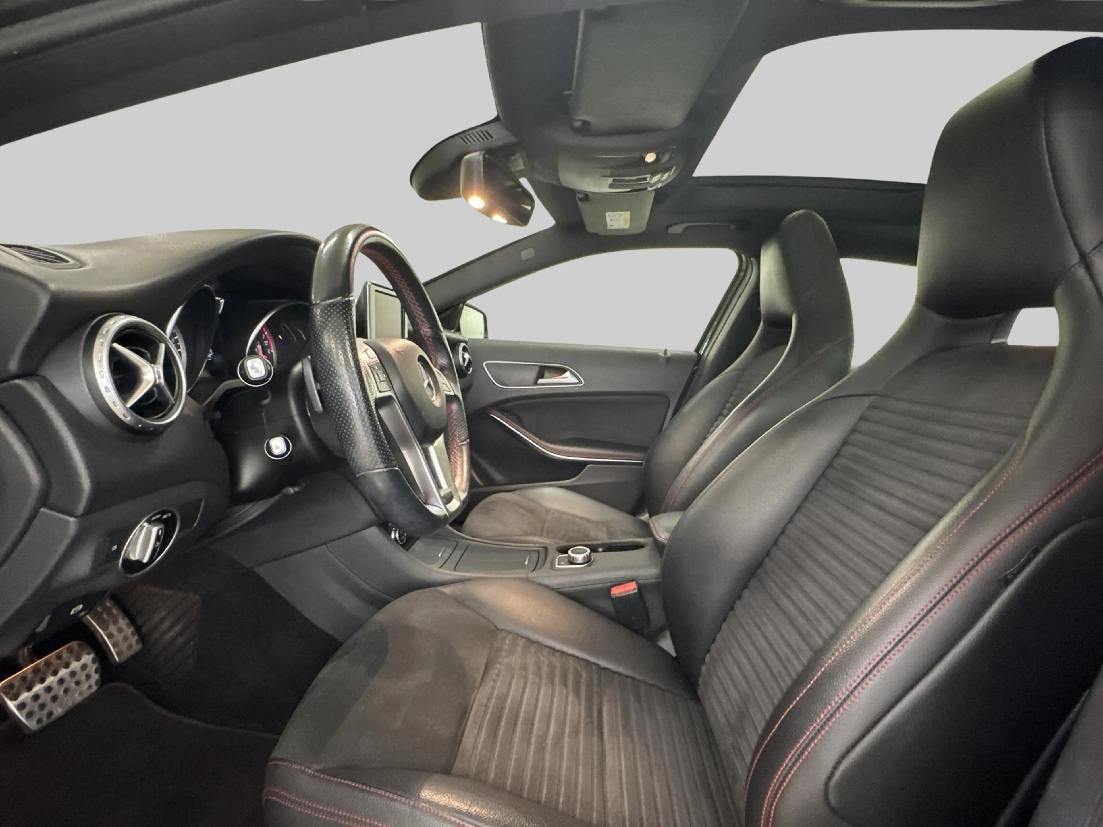 Mercedes-Benz GLA 250 4Matic Edition 1 | Achteruitrijcamera | Navigaties — photo 12