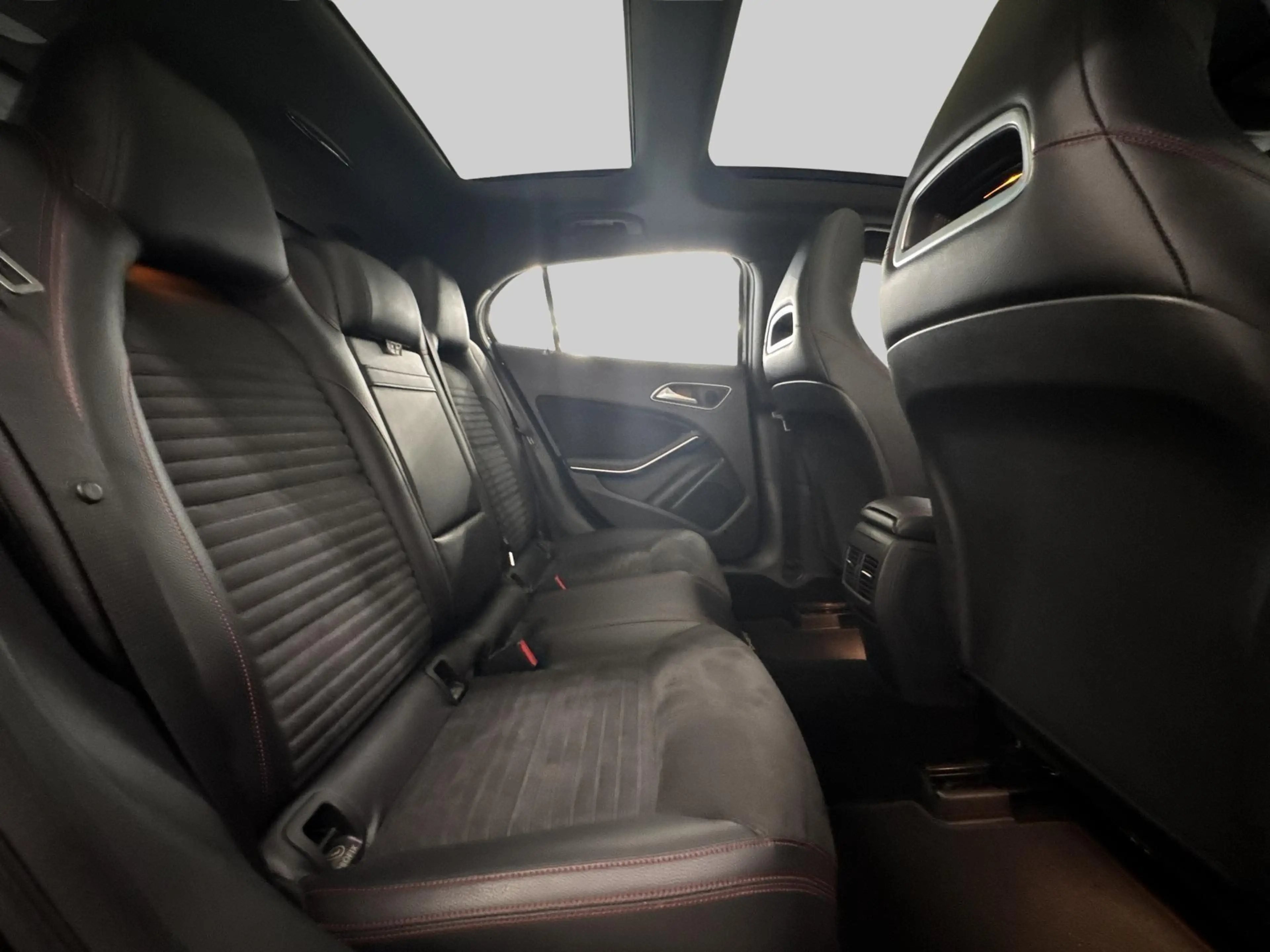 Mercedes-Benz GLA 250 4Matic Edition 1 | Achteruitrijcamera | Navigaties — photo 14