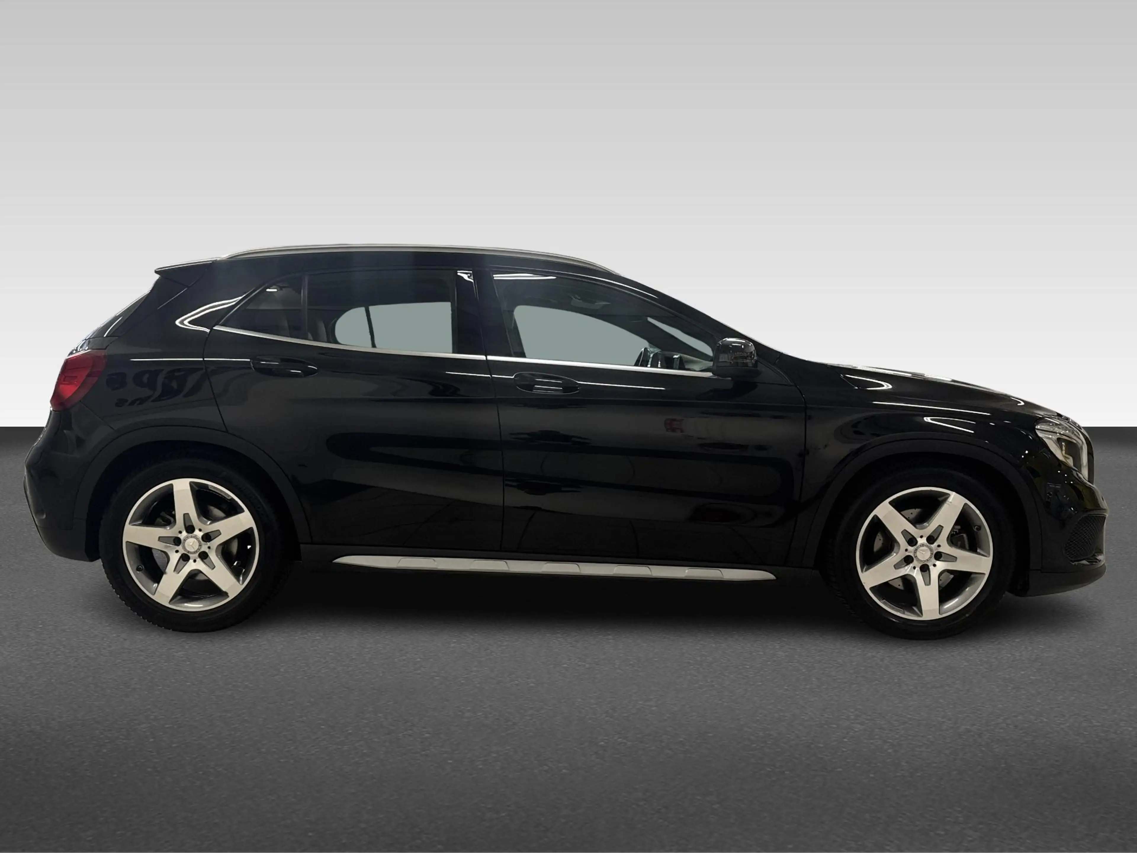 Mercedes-Benz GLA 250 4Matic Edition 1 | Achteruitrijcamera | Navigaties — photo 9