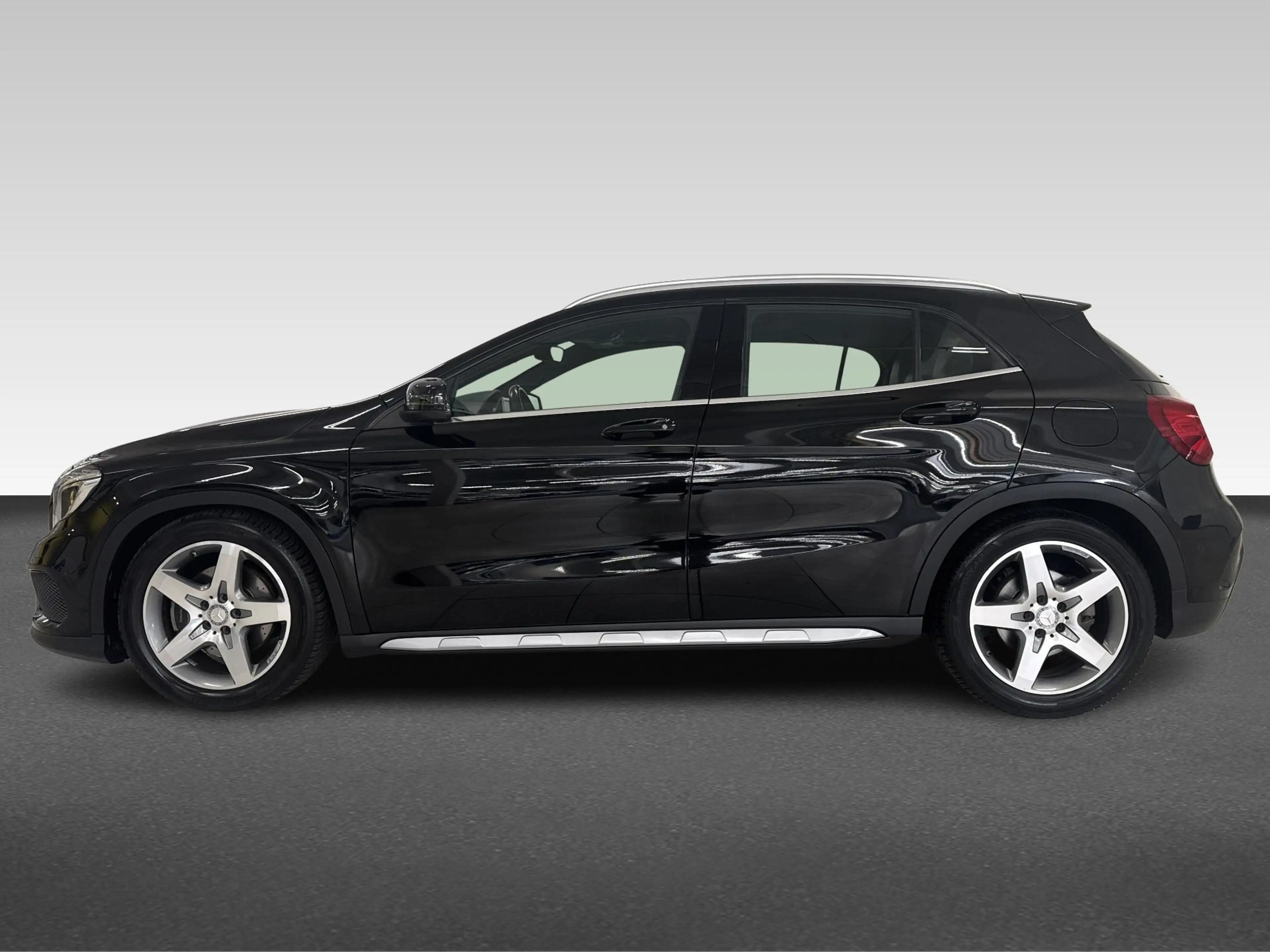 Mercedes-Benz GLA 250 4Matic Edition 1 | Achteruitrijcamera | Navigaties — photo 2