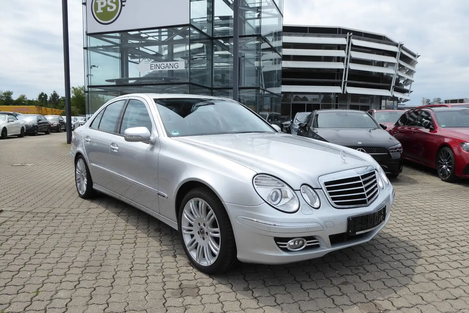 Mercedes-Benz E 230 Avantgarde Sportpaket 1.Hand top gepflegt Ezüst - 1