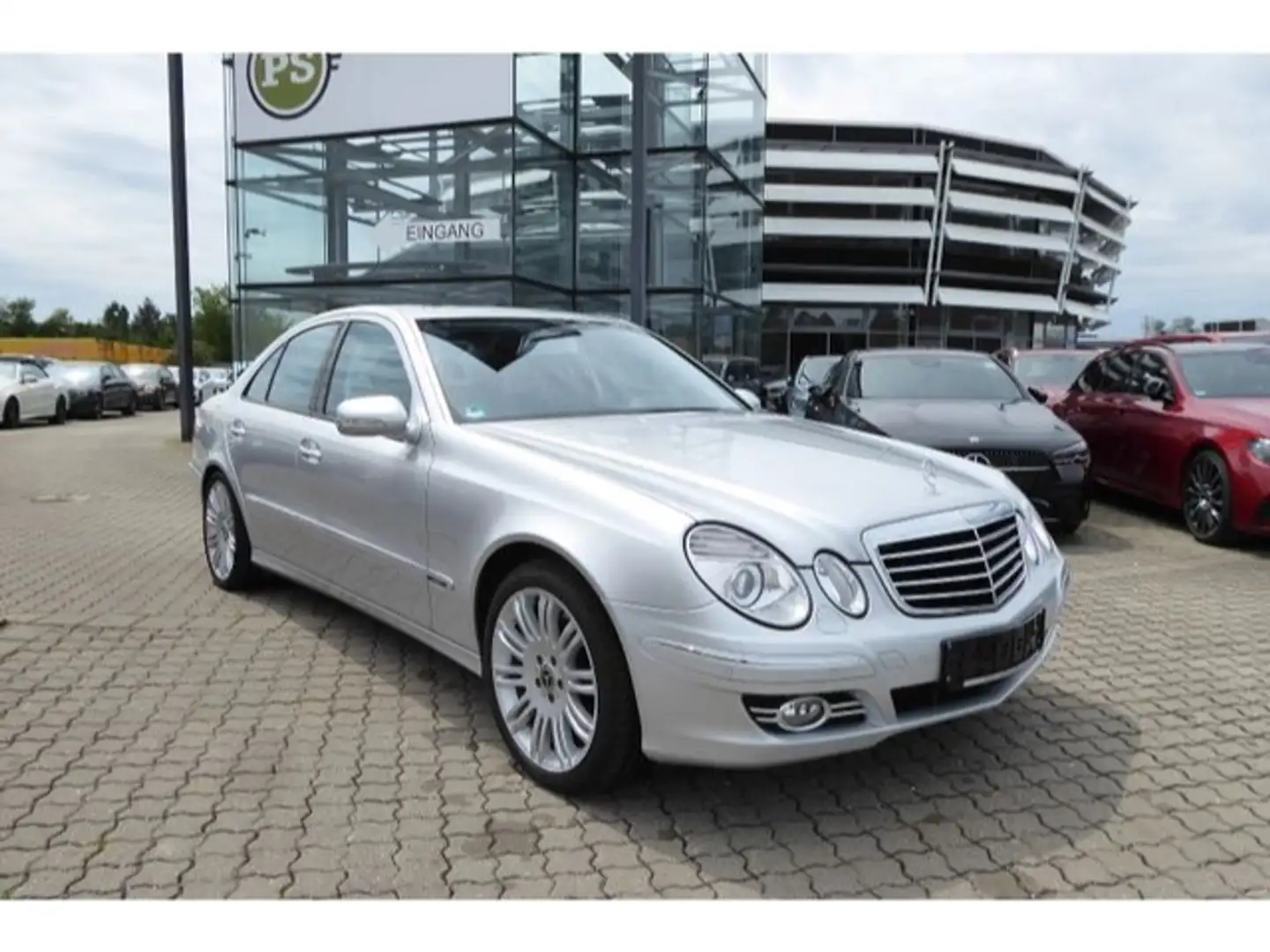 Mercedes-Benz E 230 Avantgarde Sportpaket 1.Hand top gepflegt Argintiu - 1