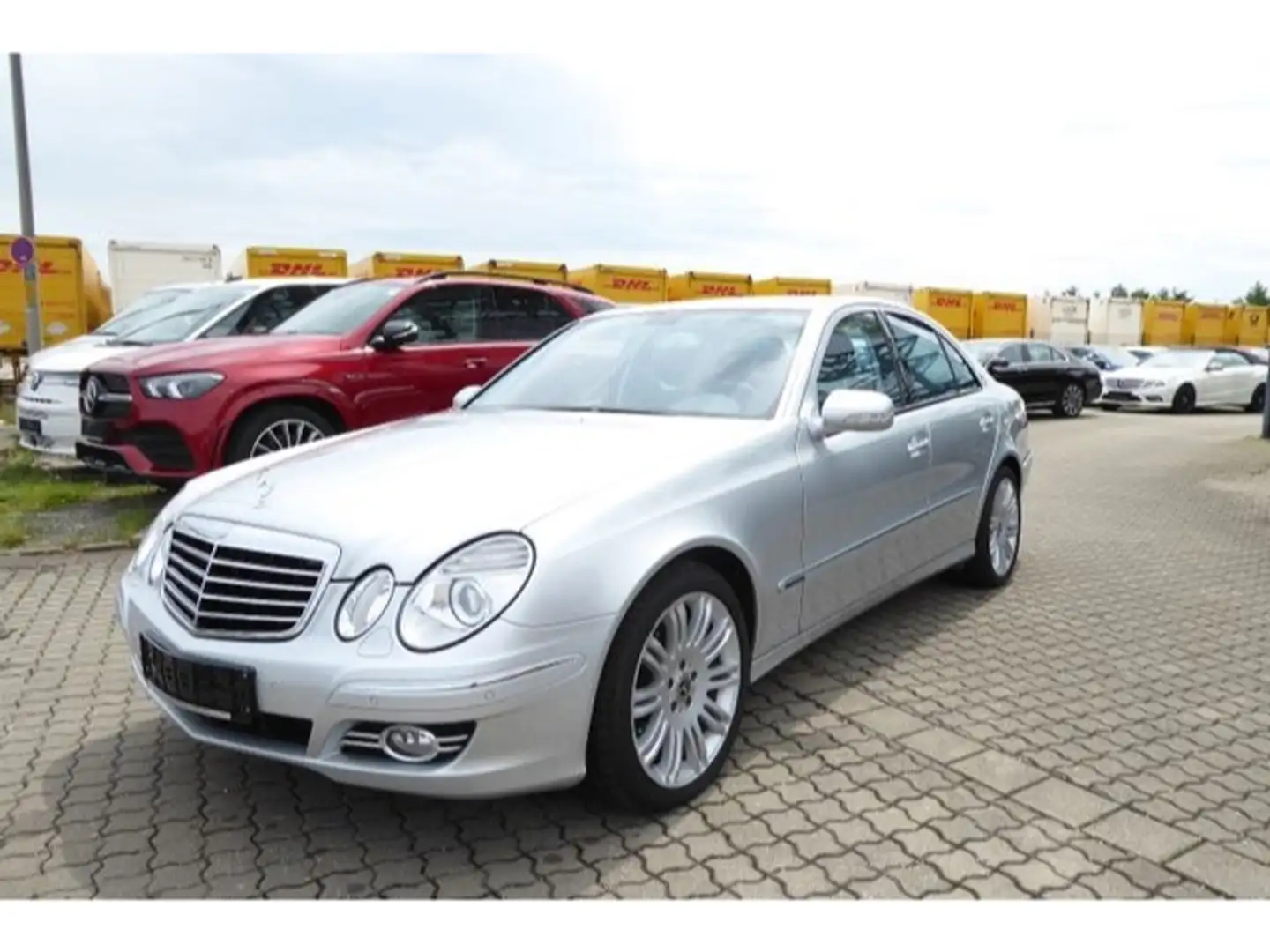 Mercedes-Benz E 230 Avantgarde Sportpaket 1.Hand top gepflegt Argintiu - 2
