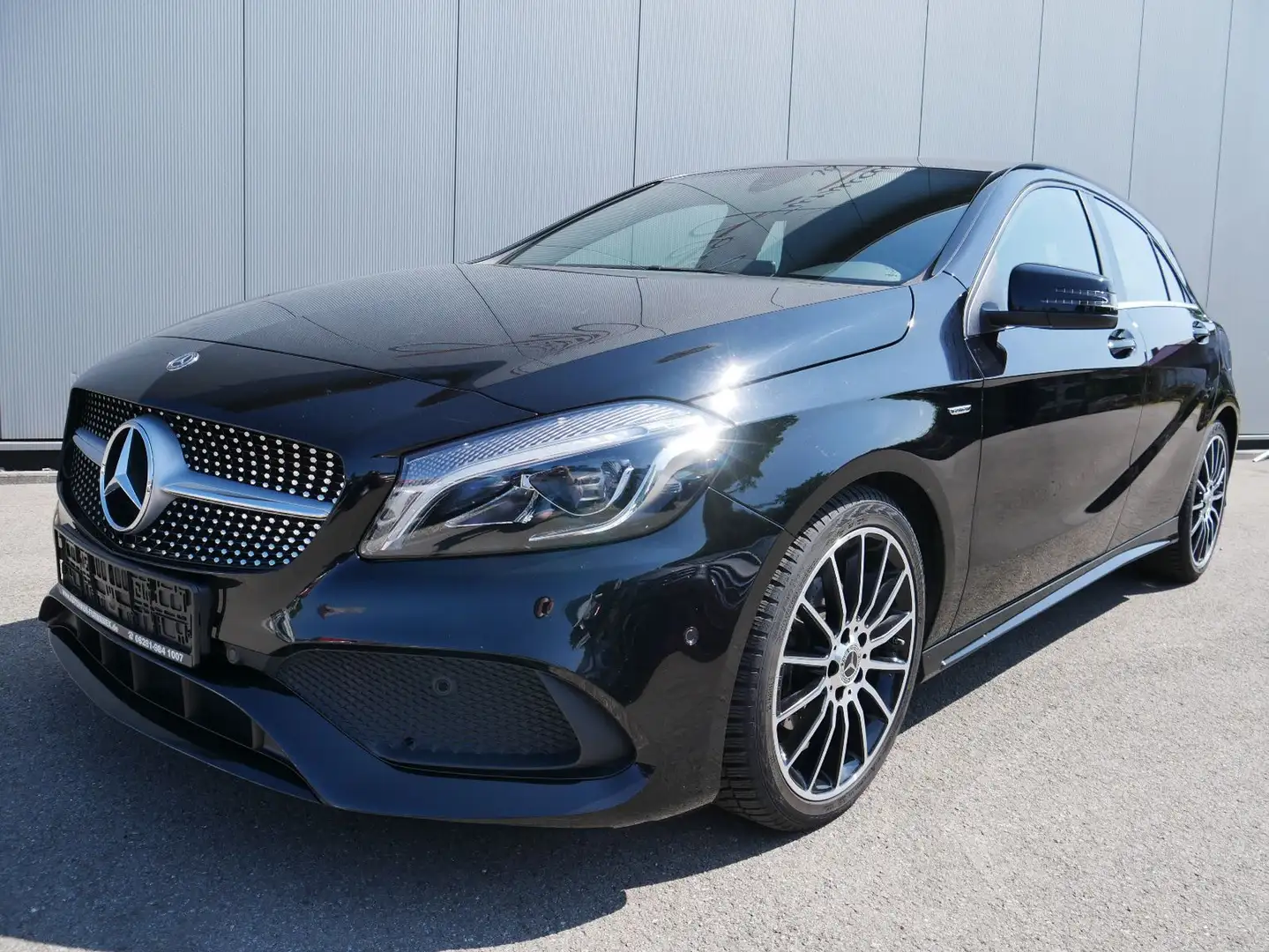 Mercedes-Benz A 180 AMG-Line NAVI/LED/PDC/DIAMANT-GRILL Nero - 1