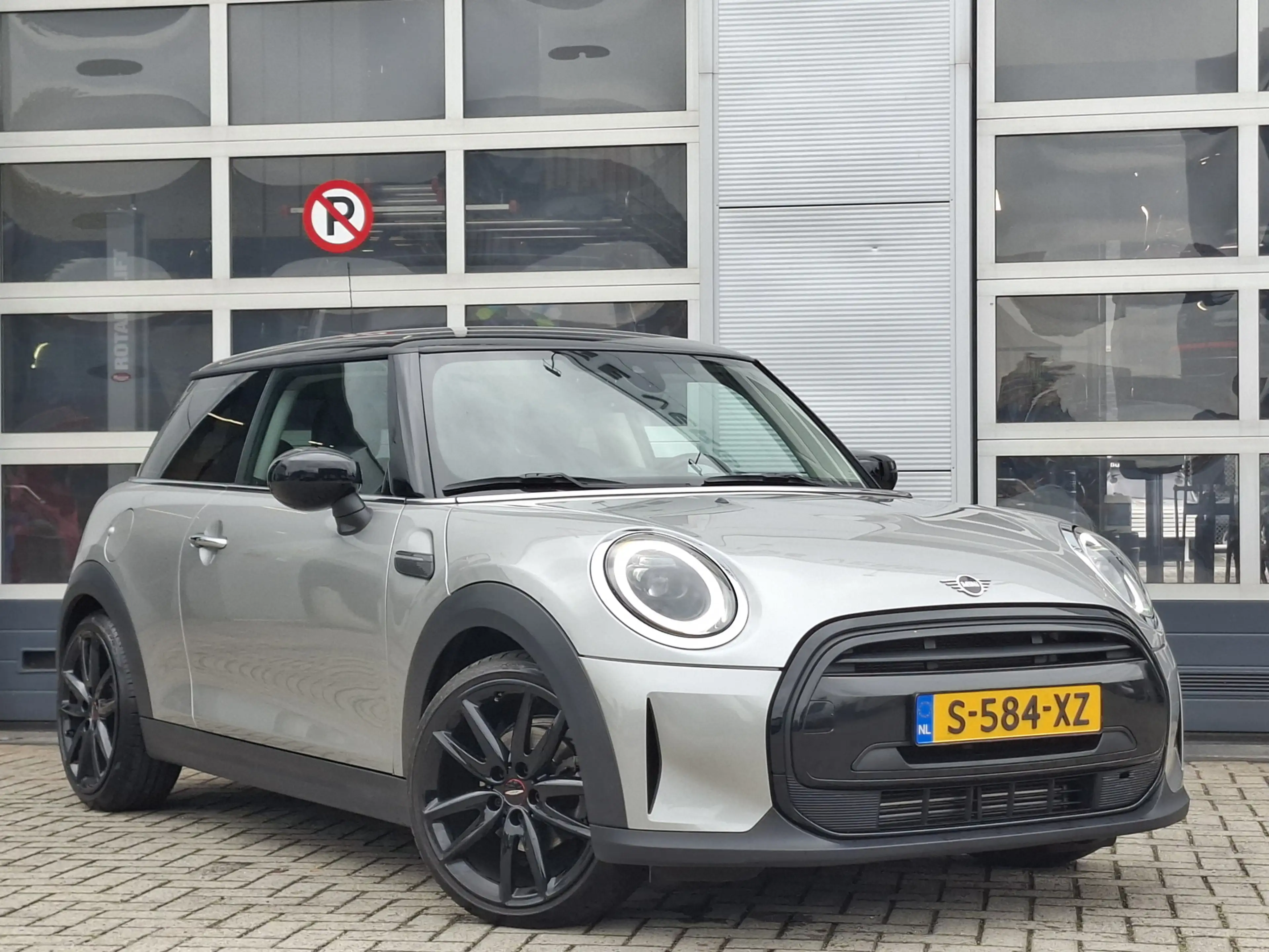 MINI John Cooper Works 3-Deurs 1.5 Cooper | Navigatie | LMV 18" | Voorsto — photo 22