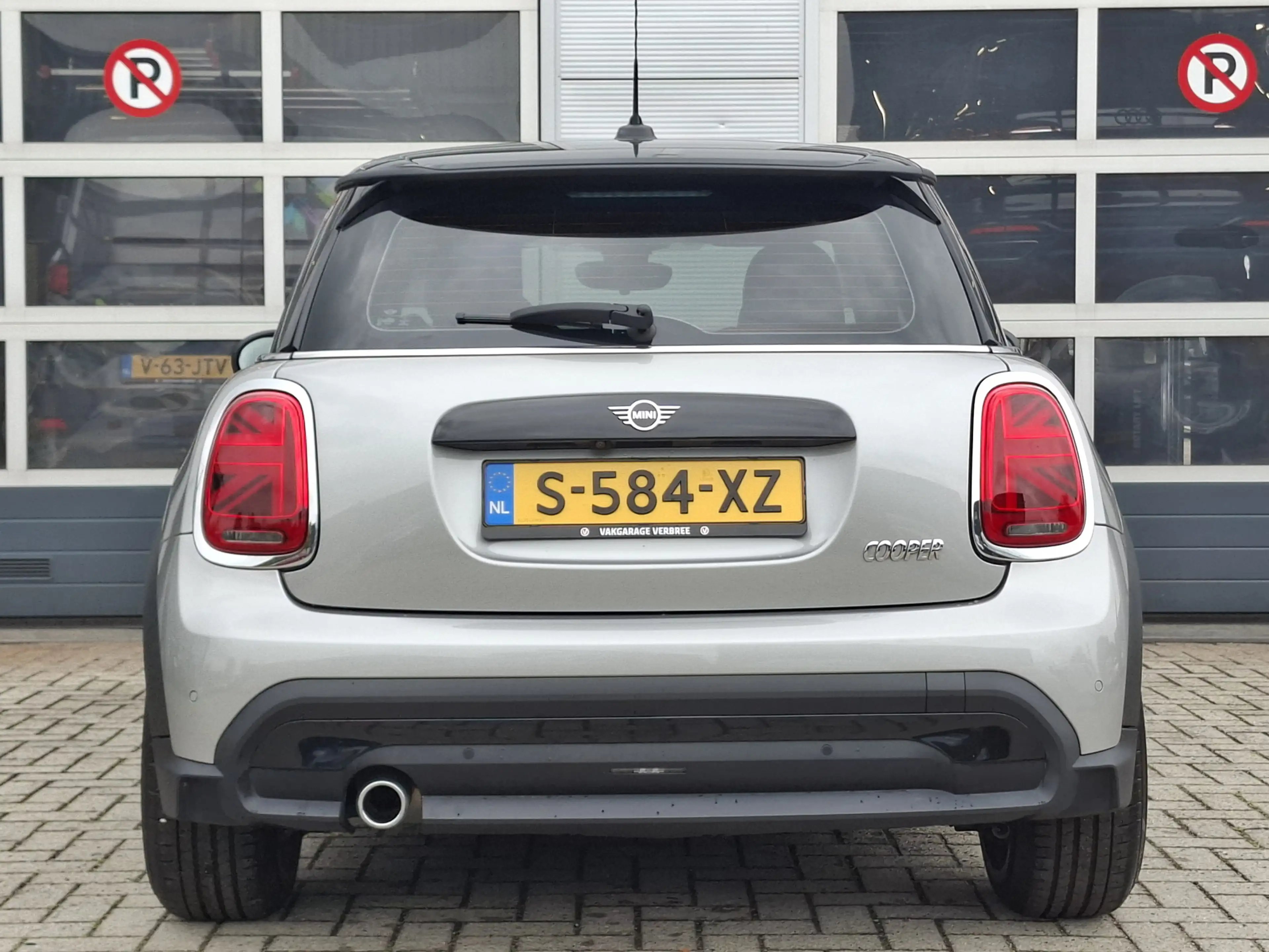 MINI John Cooper Works 3-Deurs 1.5 Cooper | Navigatie | LMV 18" | Voorsto — photo 36