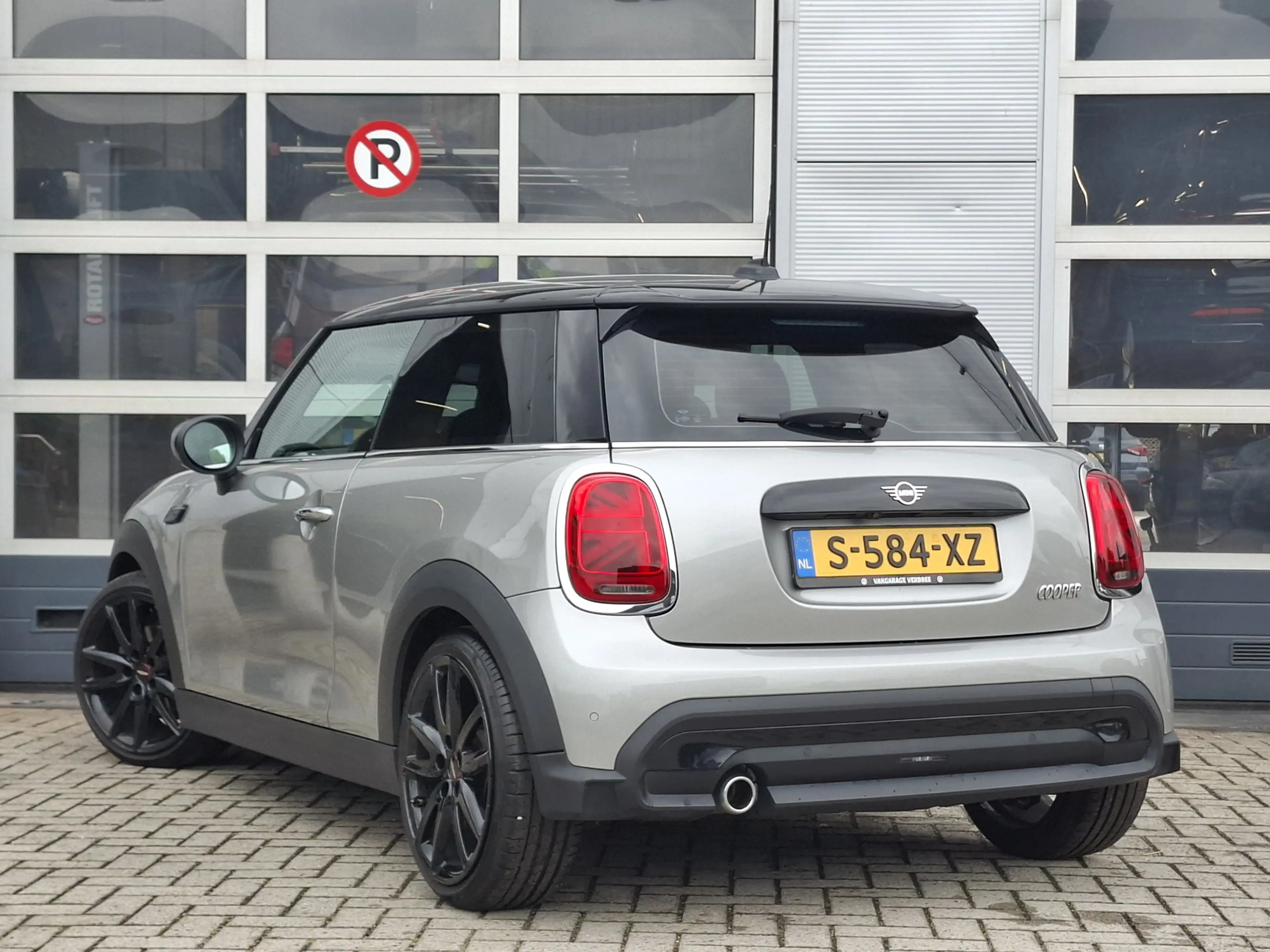 MINI John Cooper Works 3-Deurs 1.5 Cooper | Navigatie | LMV 18" | Voorsto — photo 23