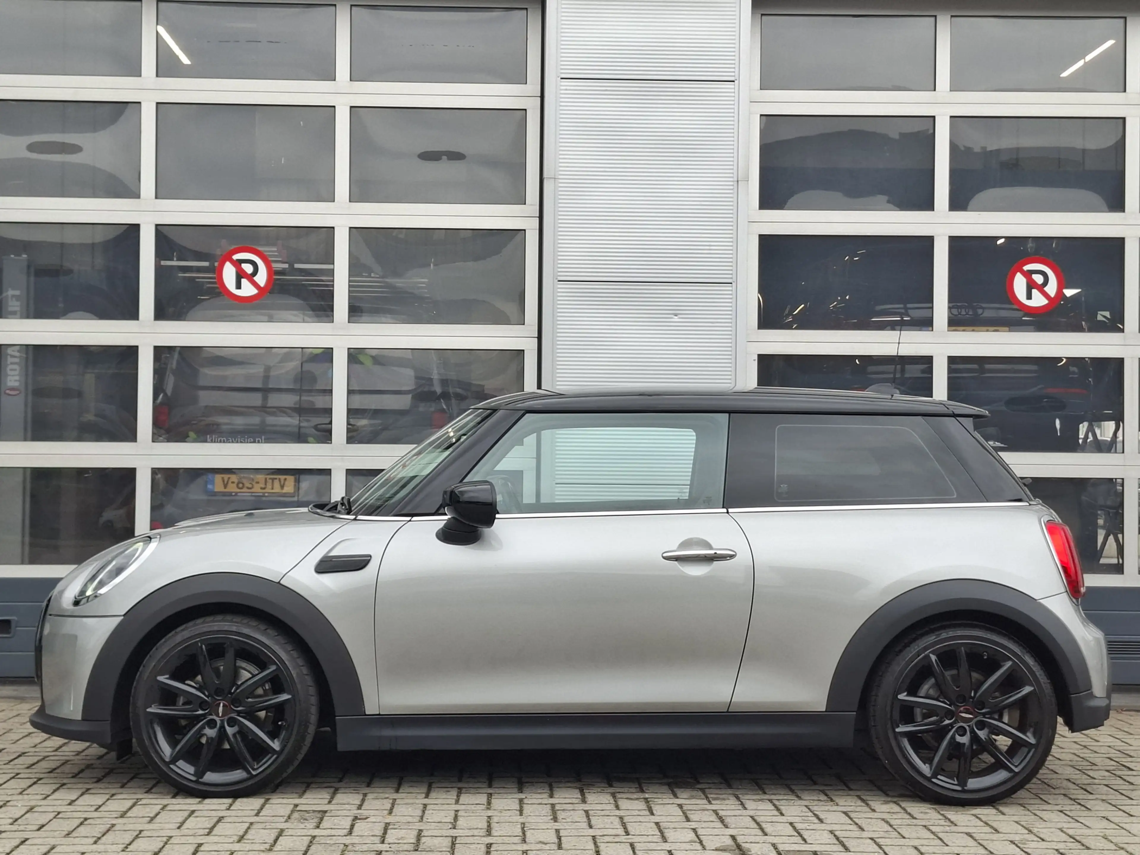 MINI John Cooper Works 3-Deurs 1.5 Cooper | Navigatie | LMV 18" | Voorsto — photo 20