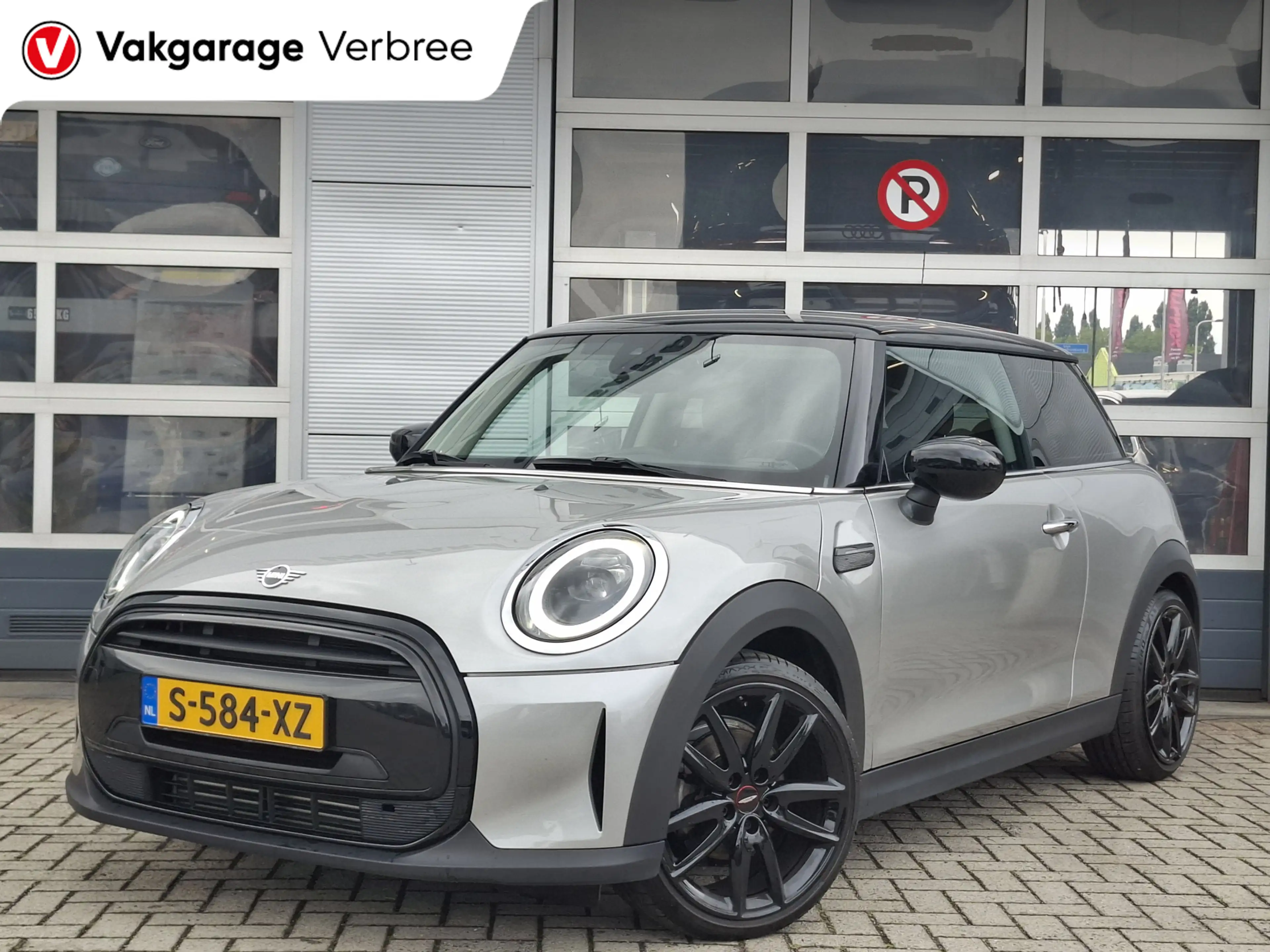 MINI John Cooper Works 3-Deurs 1.5 Cooper | Navigatie | LMV 18" | Voorsto