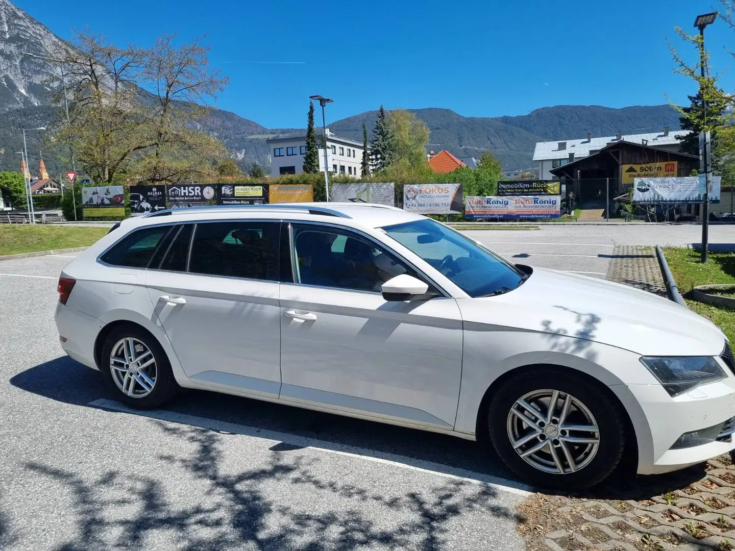 Skoda Superb Superb Kombi 2,0 TDI Style DSG Weiß - 1