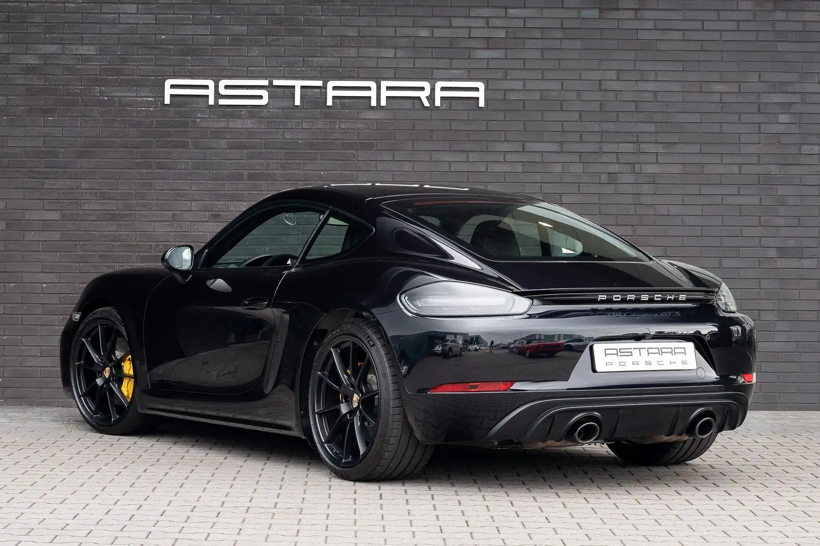 Porsche 718 Cayman GTS 4.0 Schwarz - 2