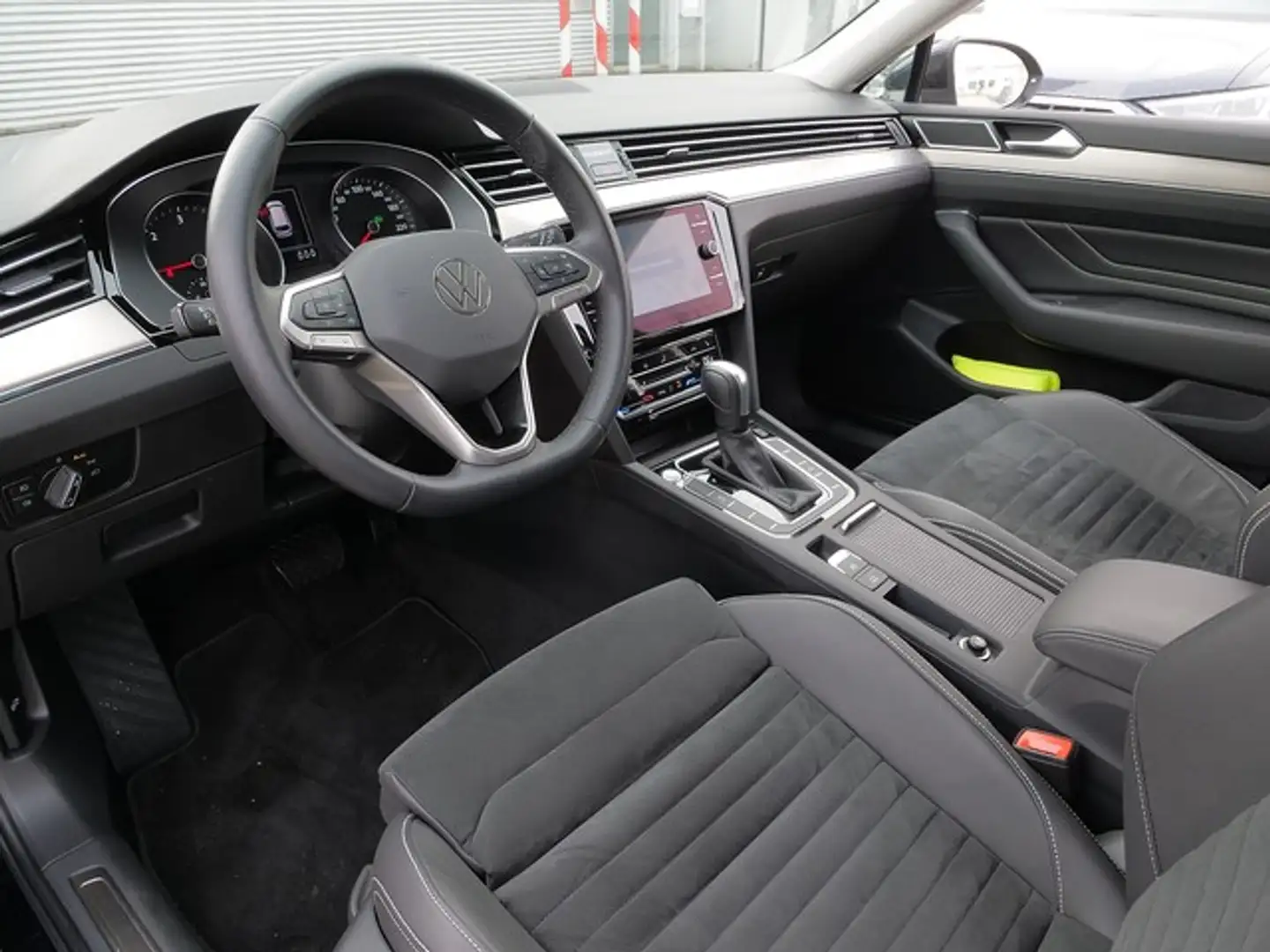 Volkswagen Passat Variant 2.0 TDI . Matrix Navi ACC AHK Nero - 2
