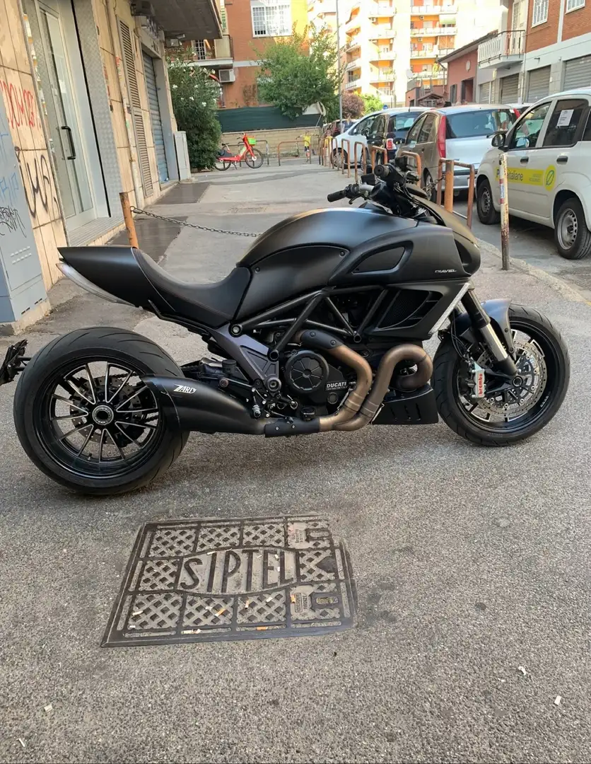 Ducati Diavel Černá - 1