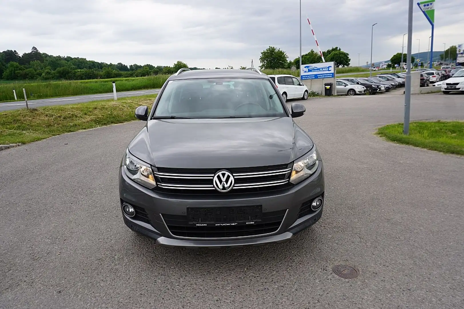 Volkswagen Tiguan 2,0 TDI Sport&Style BMT DPF Grau - 1