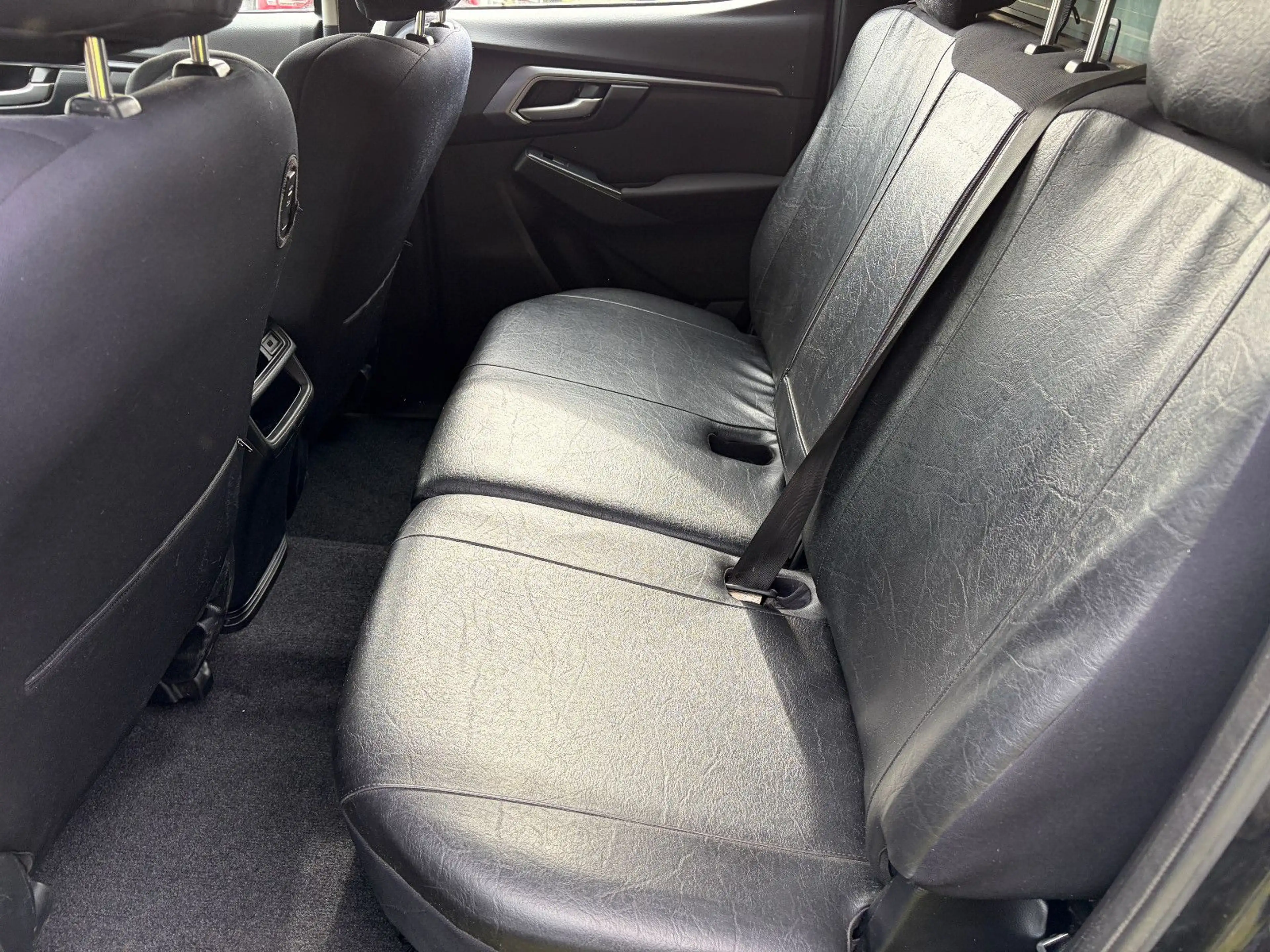 Isuzu D-Max LS Doka Automatik Hardtop — photo 11
