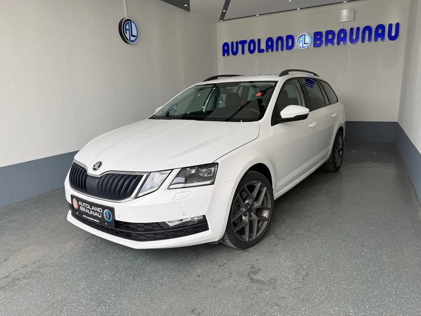 Skoda Octavia Octavia Combi 2.0 TDI DSG Clever Weiß - 2