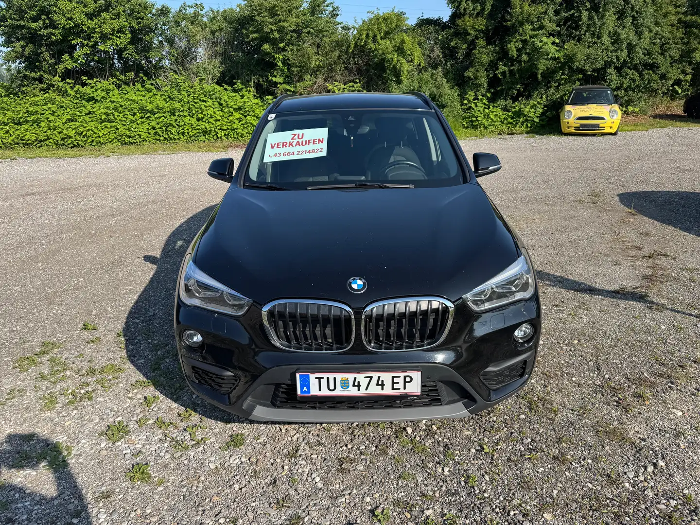 BMW X1 sDrive18d Advantage Schwarz - 1