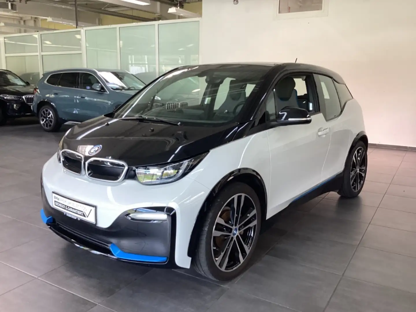 BMW i3 I3S 120Ah Navi AC Laden Prof. LED Klimaautom WLAN Weiß - 1