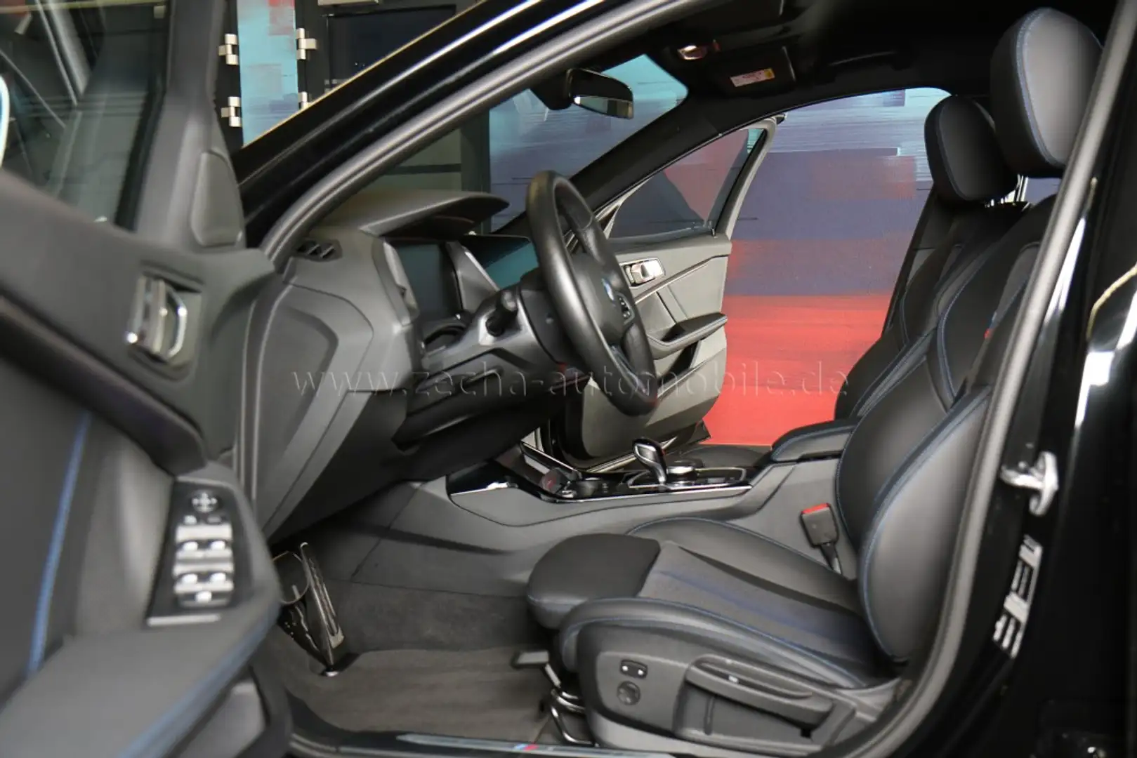 BMW 120 i DKG 5-trg. M-Sport adap.LED Lenkradhzg AHK Schwarz - 2