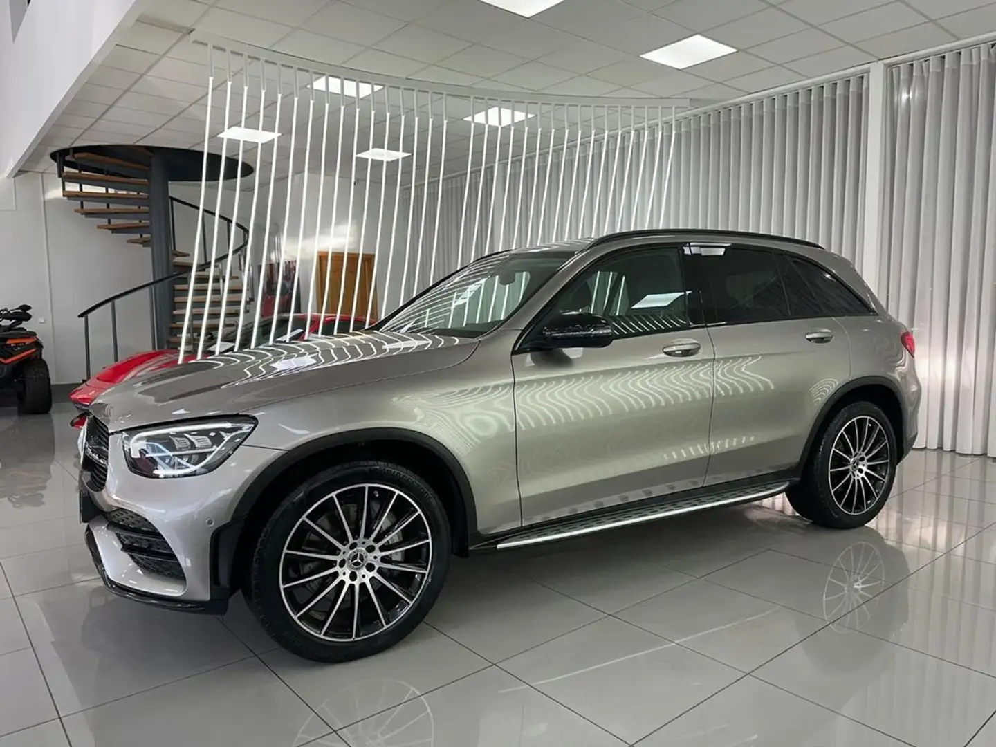 Mercedes-Benz GLC 220 d 4MATIC Beige - 2