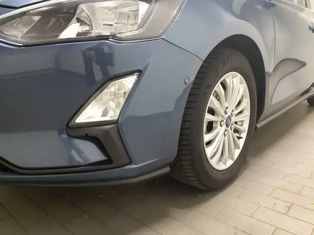 Ford Focus view 14